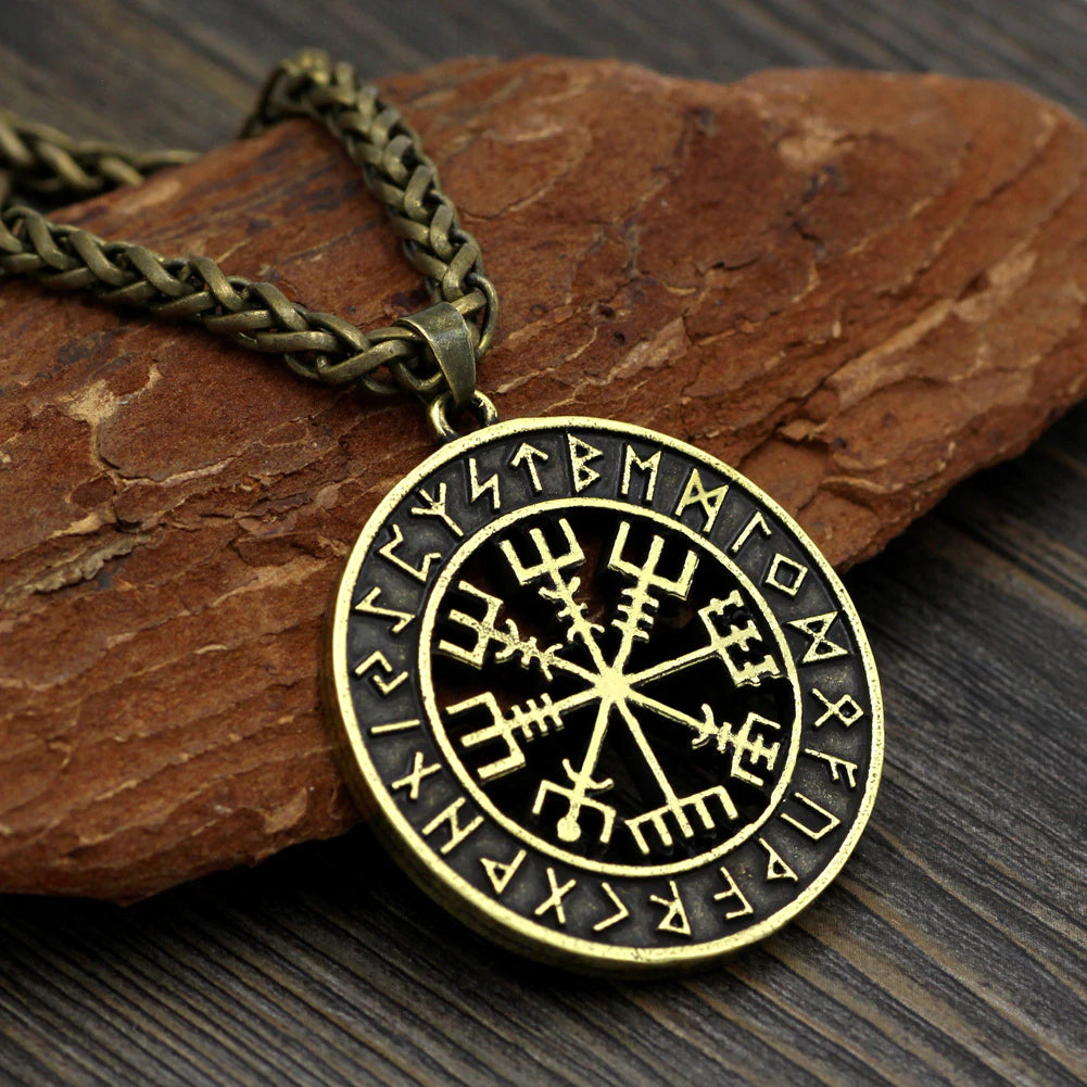 Vegvísir Elder Futhark Talisman