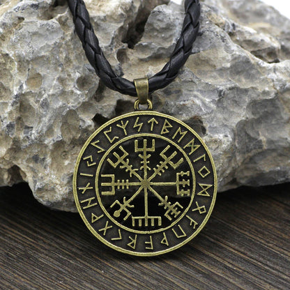 Vegvísir Elder Futhark Talisman