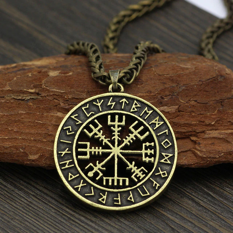 Vegvísir Elder Futhark Talisman